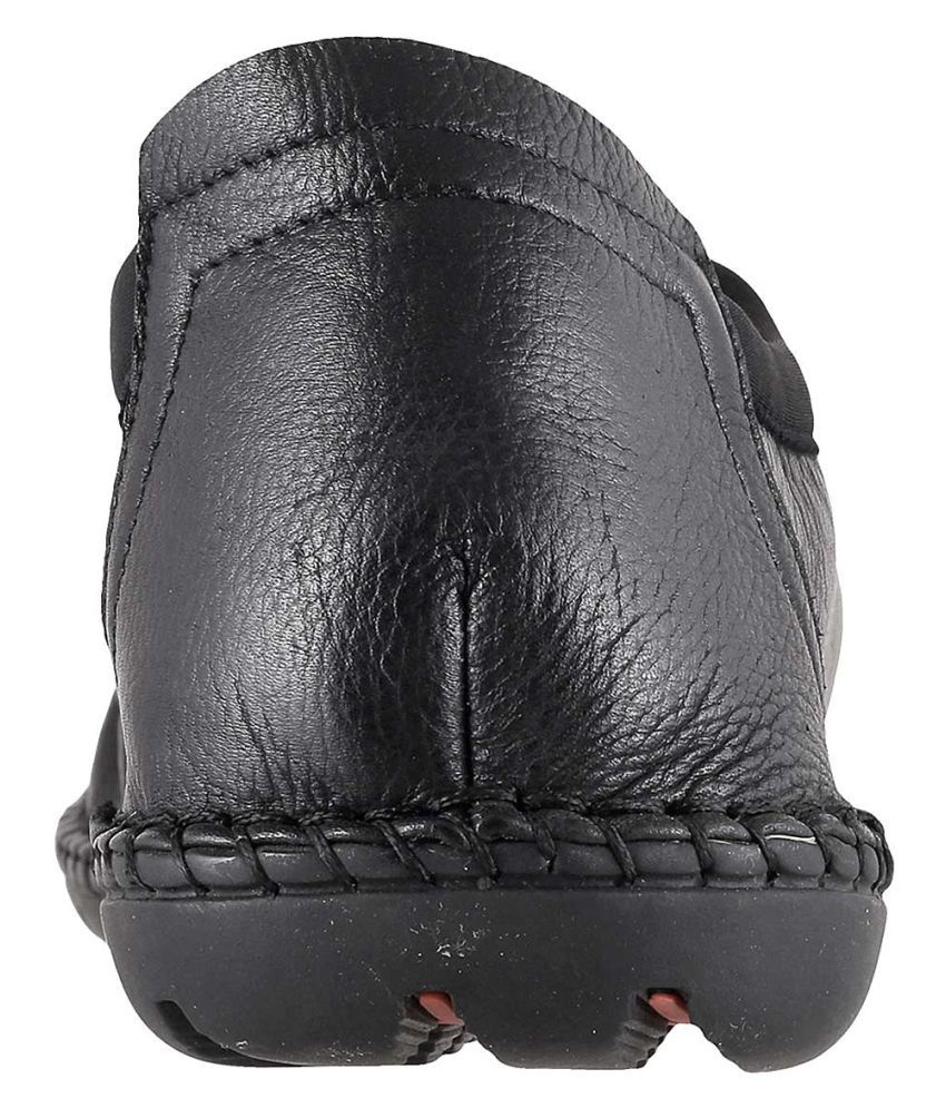 mochi black casual chappals