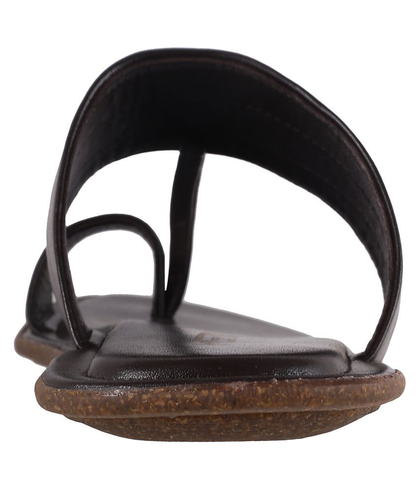 Metro BROWN Kolhapuri Chappal - Buy Metro BROWN Kolhapuri Chappal ...