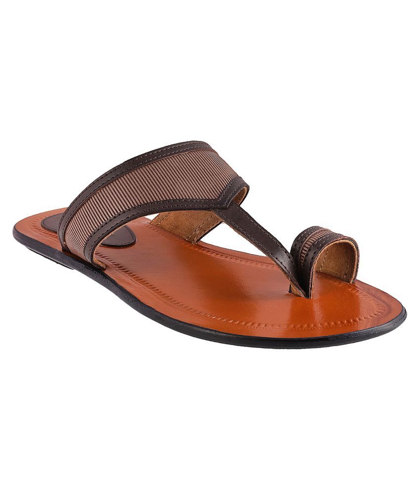 Metro BROWN Kolhapuri Chappal - Buy 