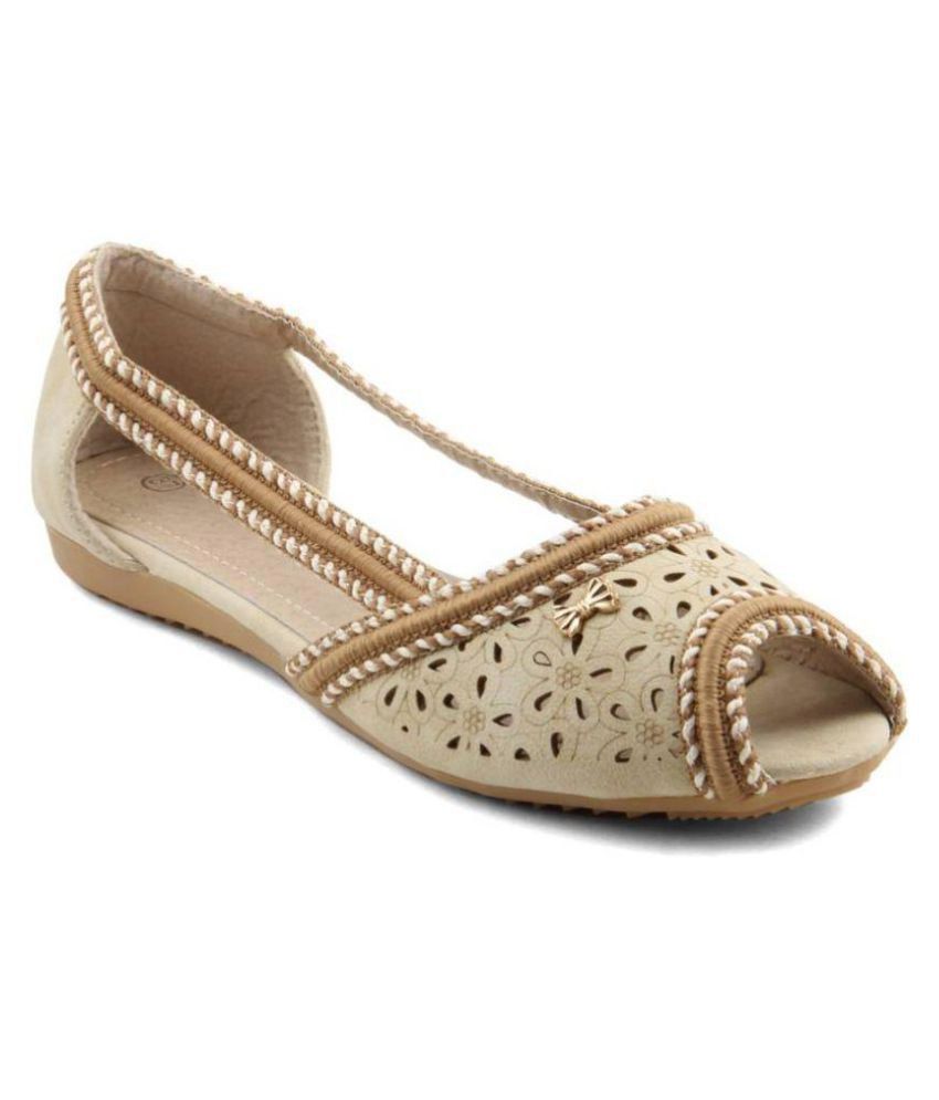 beige ballerina shoes