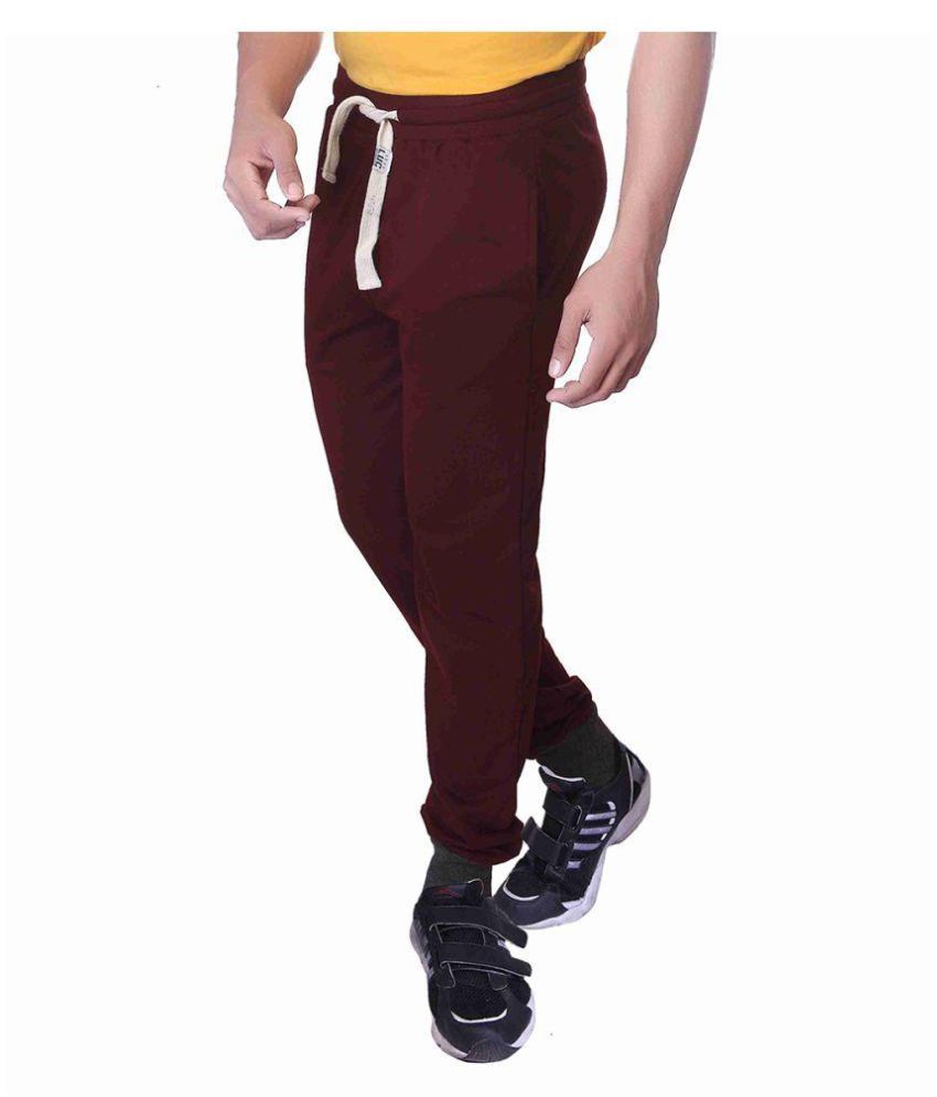 maroon joggers outfit mens