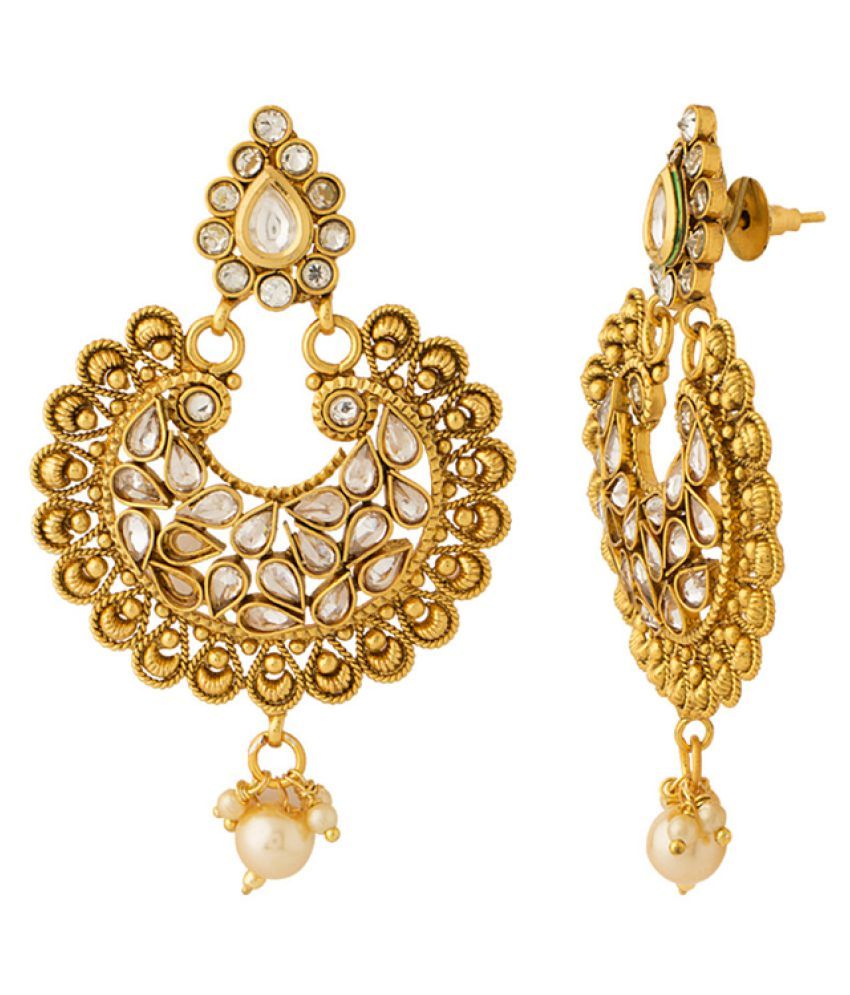 golden maang tikka with earrings
