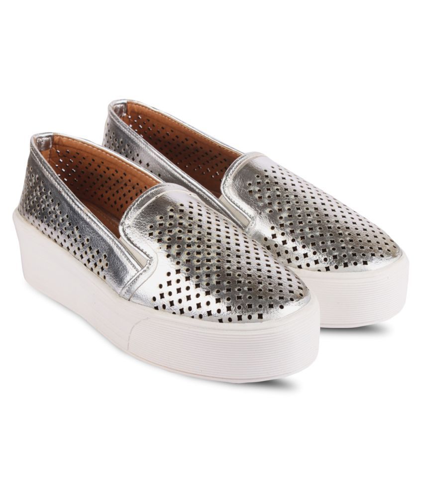 pointed block heel booties