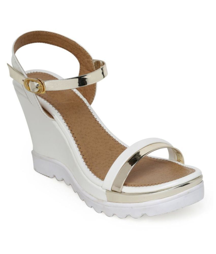 on cloud womens wedges