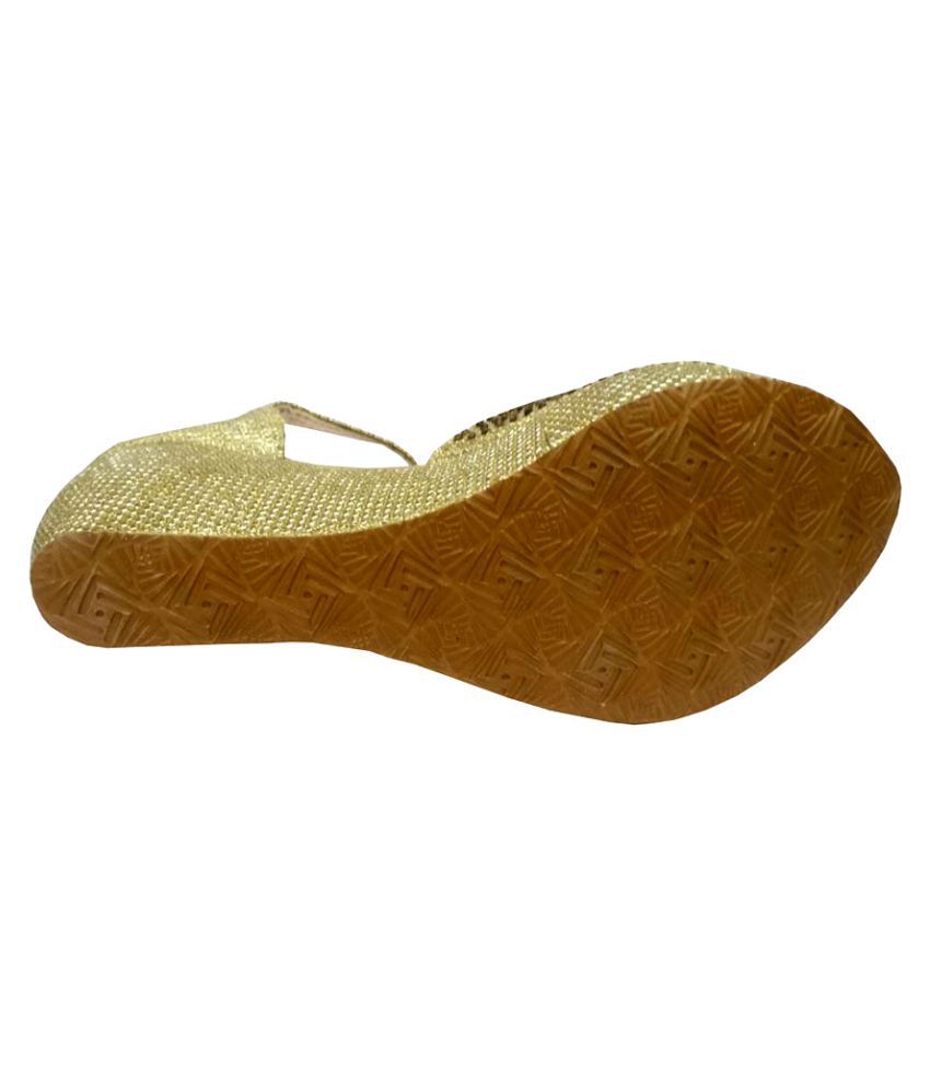 Bigfoot Sandal Golden Rhinestone Price in India- Buy Bigfoot Sandal ...
