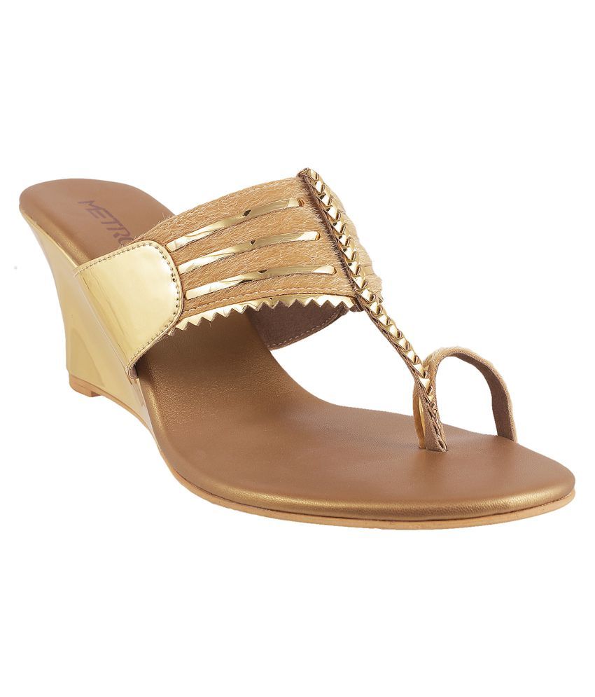 metro ethnic footwear