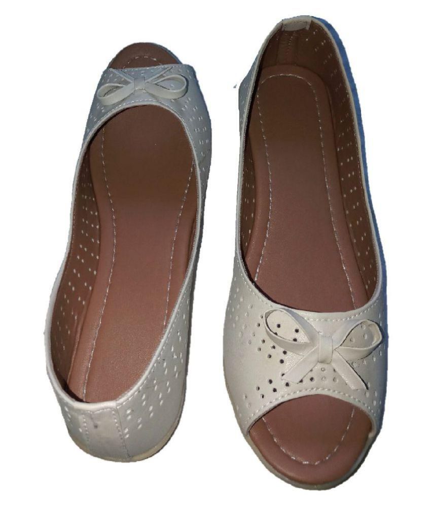 tan ballerinas