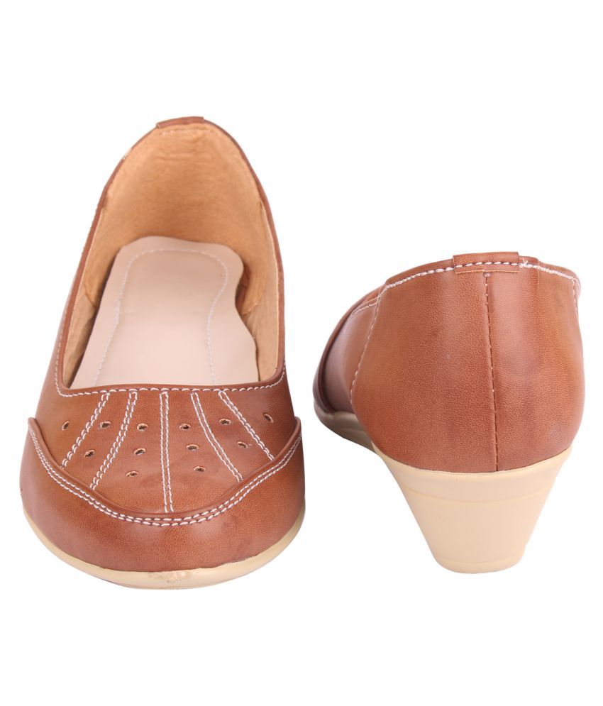 tan ballerinas