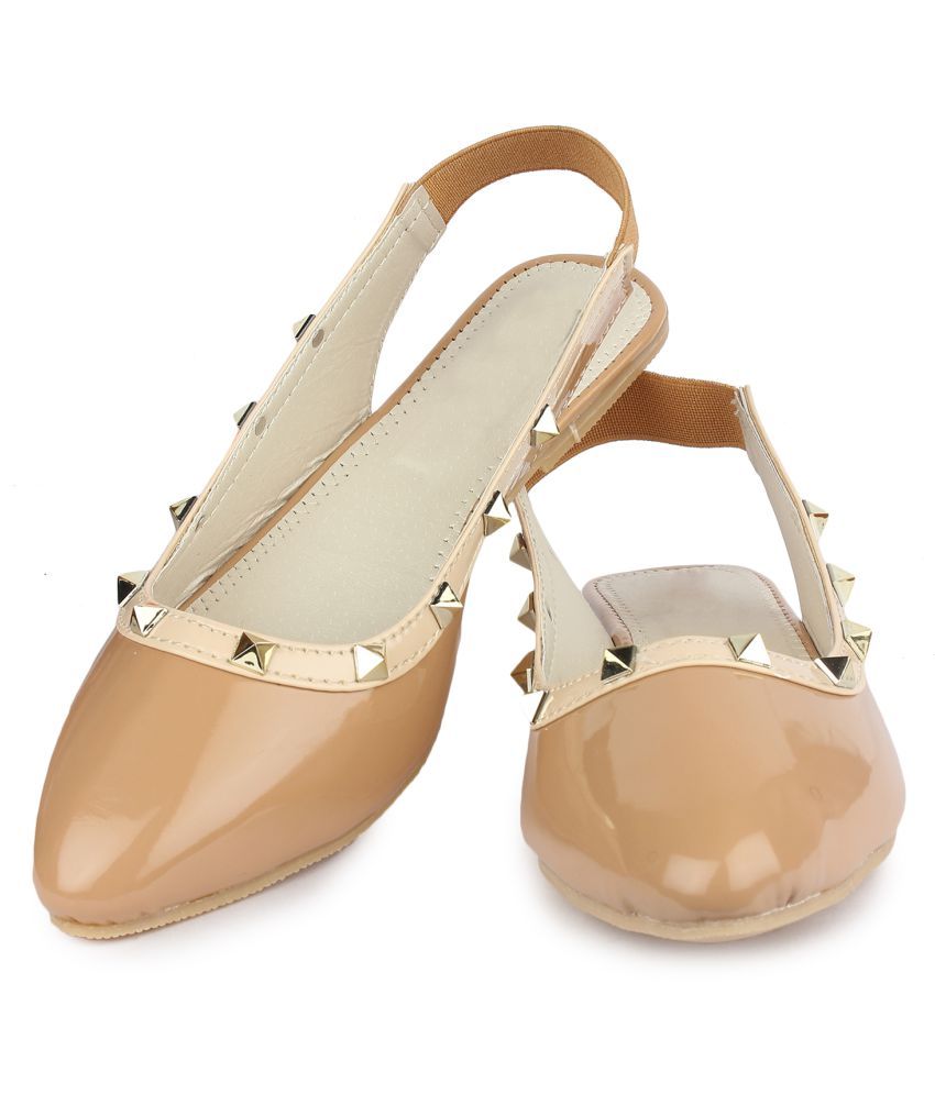 tan ballerinas
