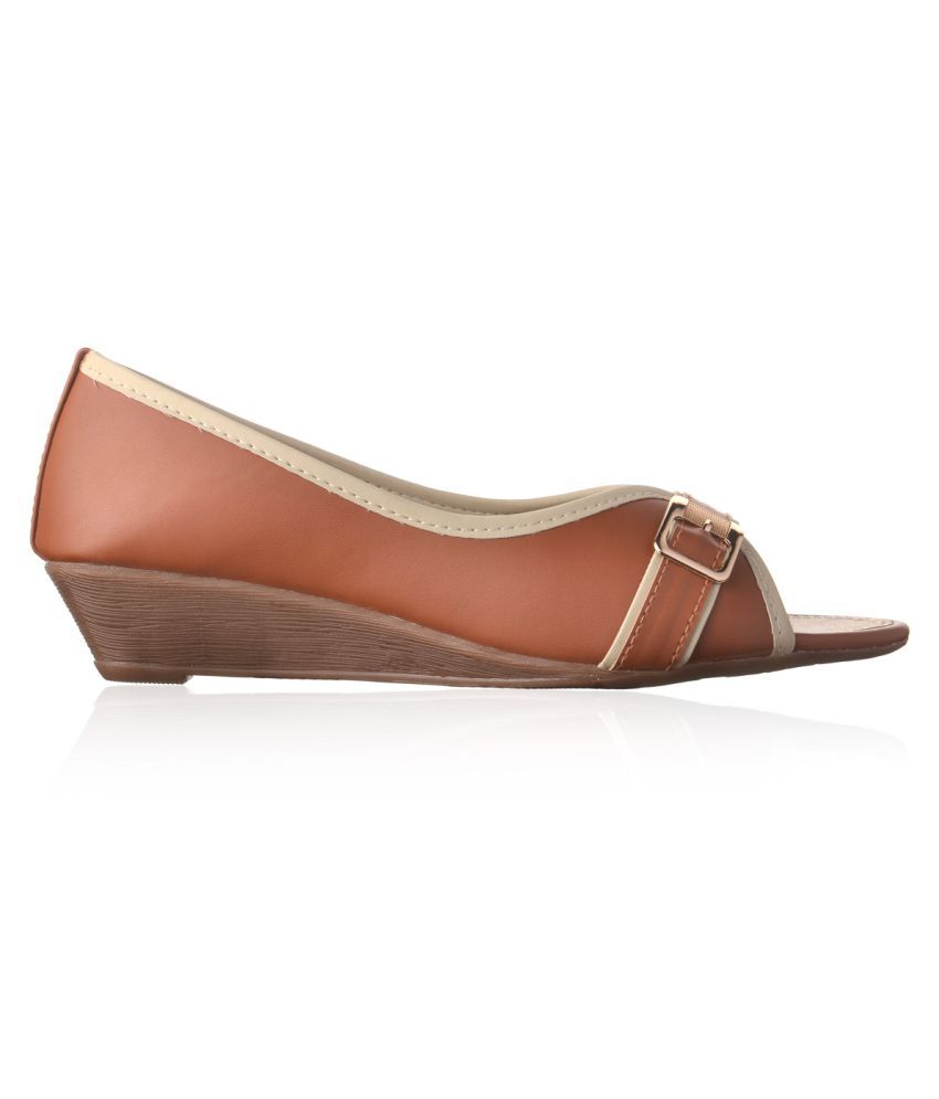 tan ballerinas