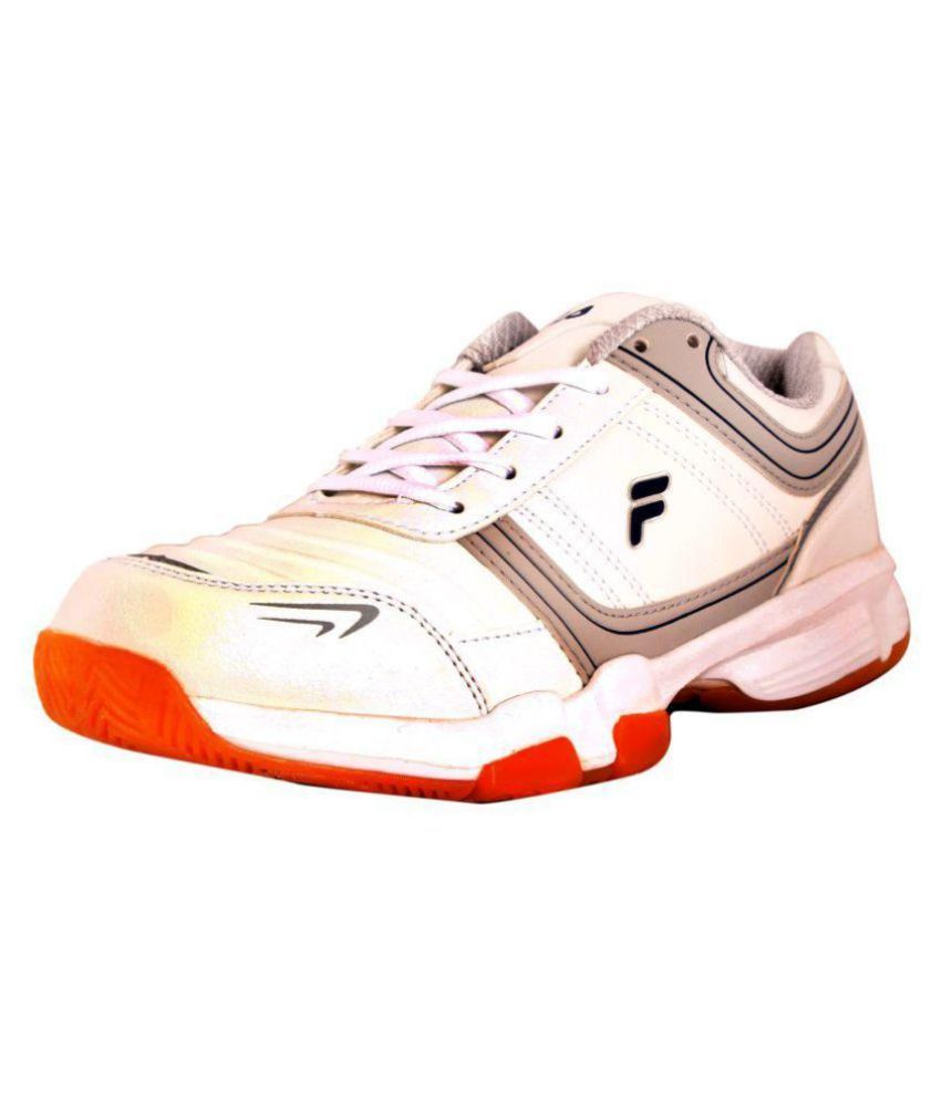 white tennis shoes fila