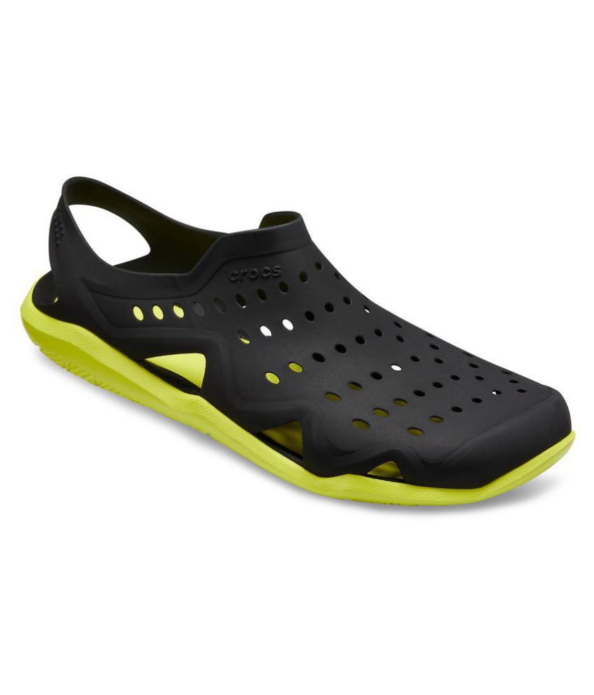 Crocs Standard Fit Black Croslite Sandals  Price in India 