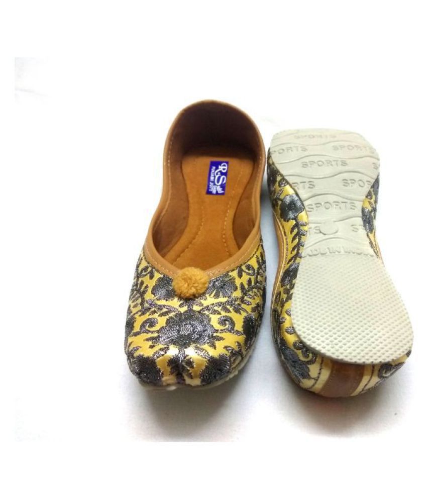 ethnic footwear for women's