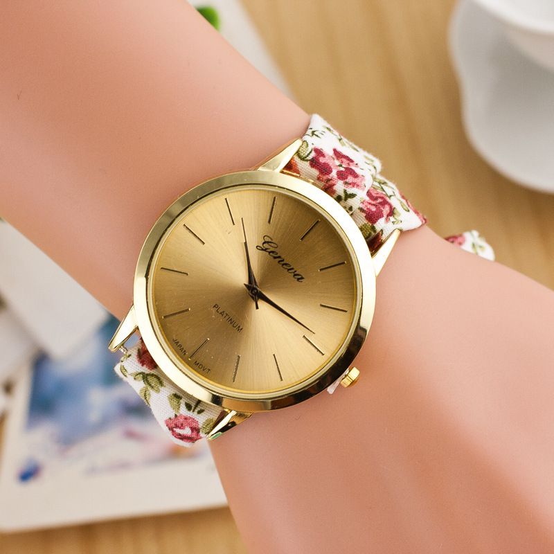 analog quartz wrist watch