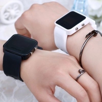 hand watch price 100