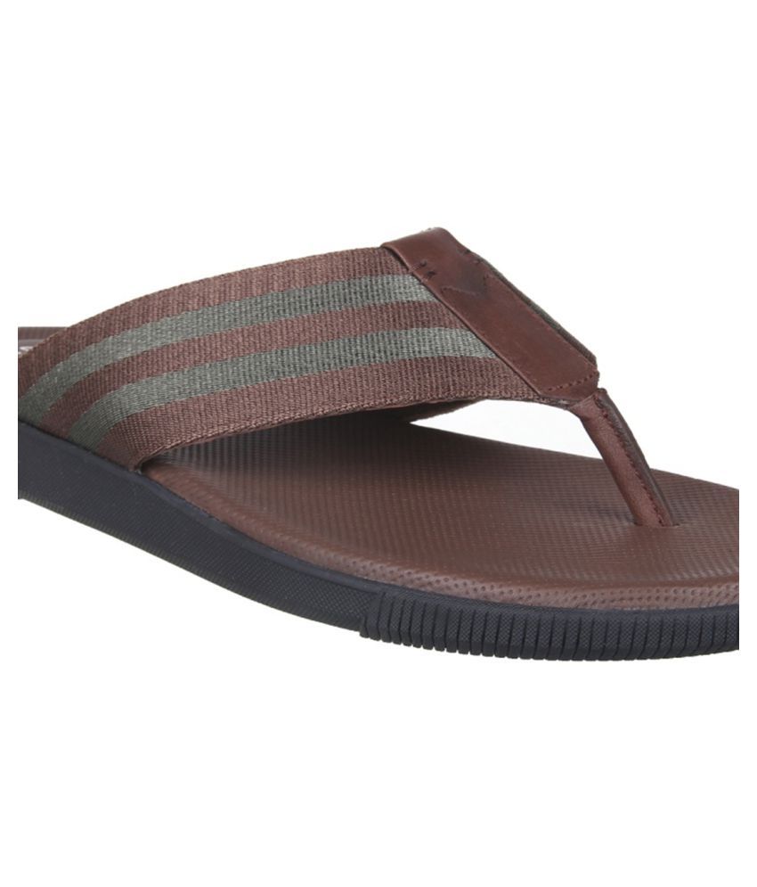 clarks brown flip flops