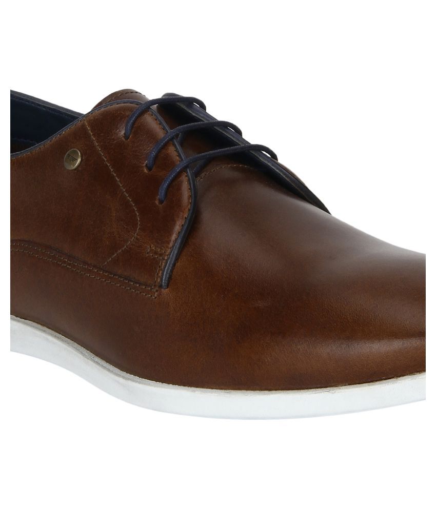 red tape tan shoes