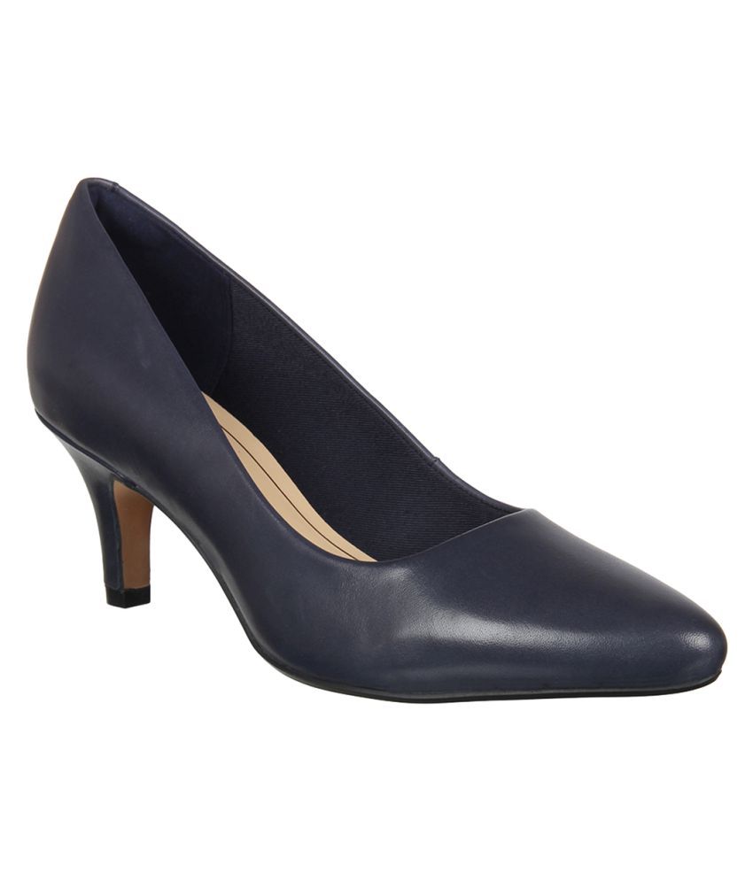 clarks kitten heel court shoes