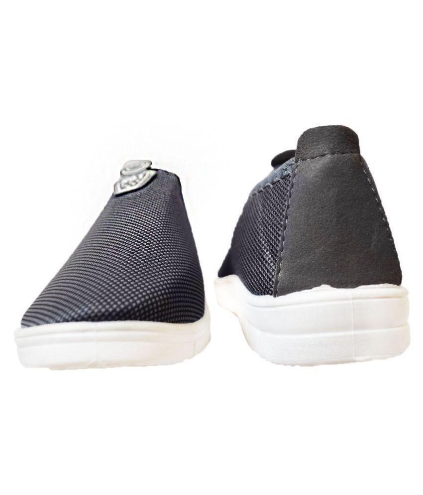 lightweight flexible sneakers