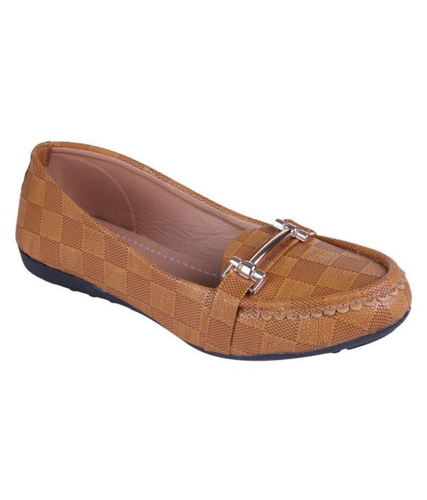 tan ballerinas