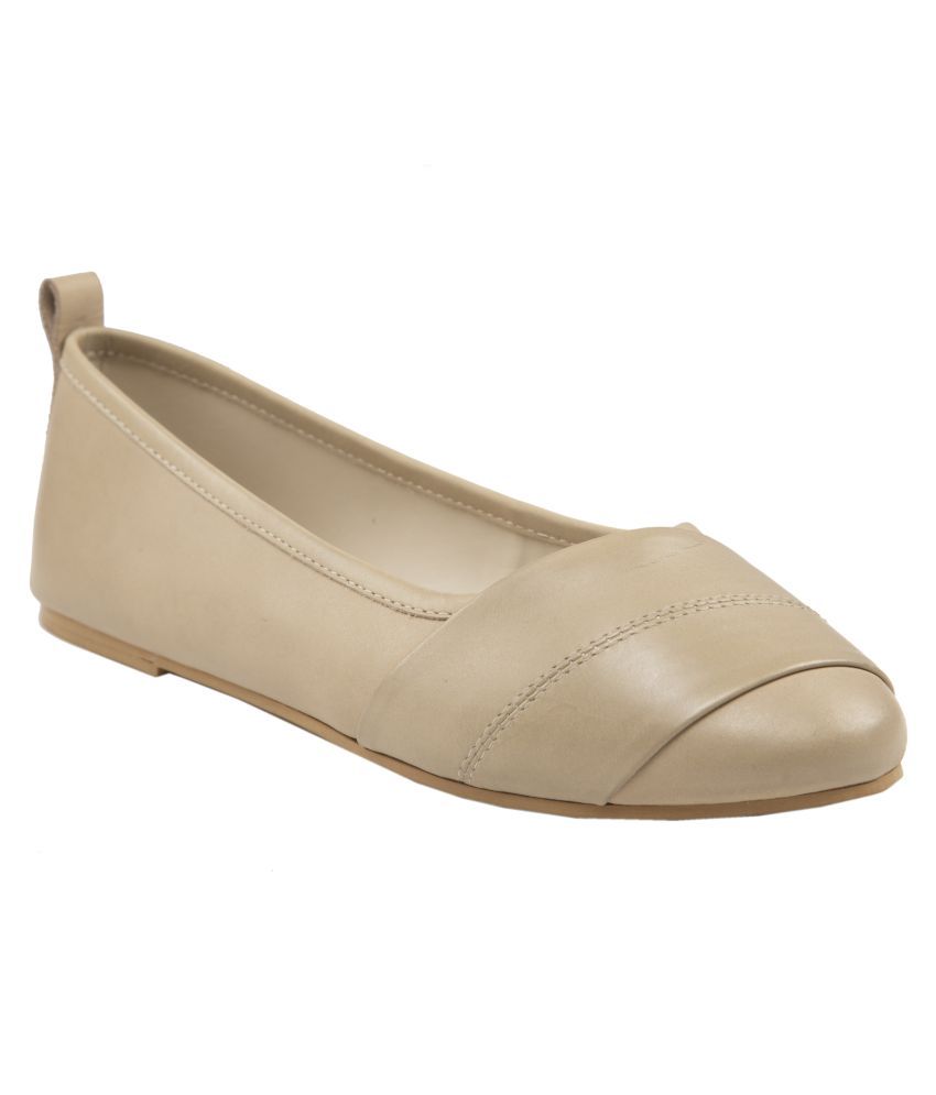 tan ballerinas