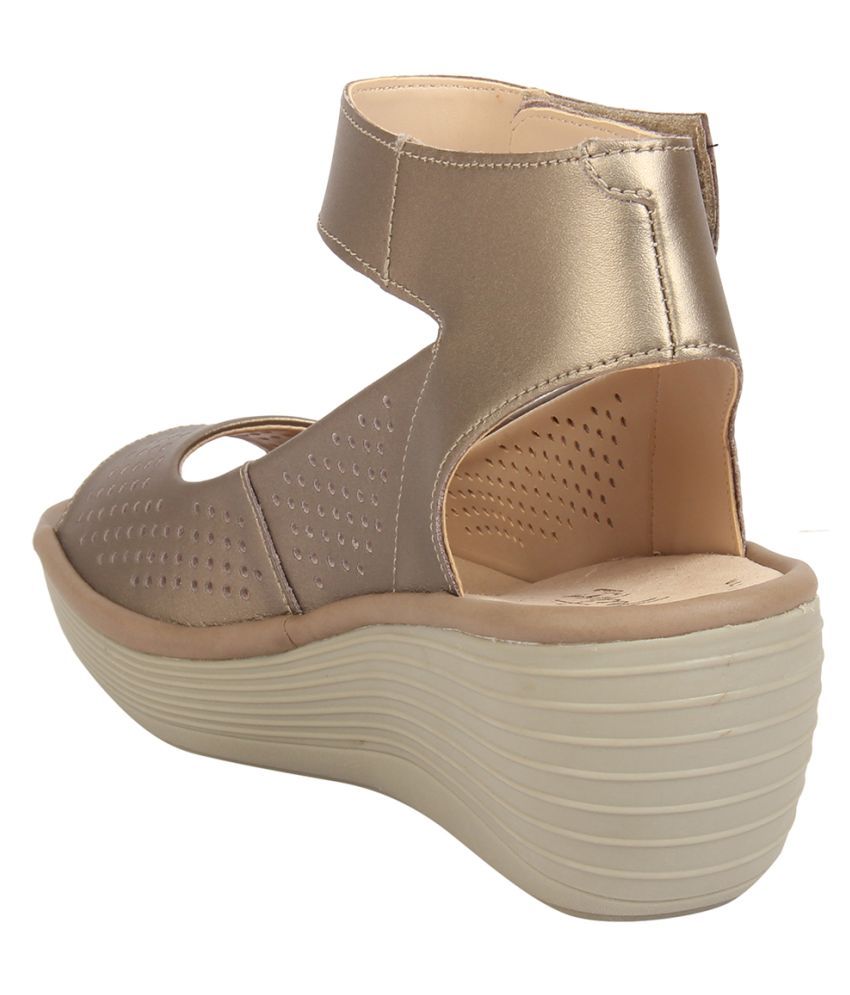 clarks gold heels