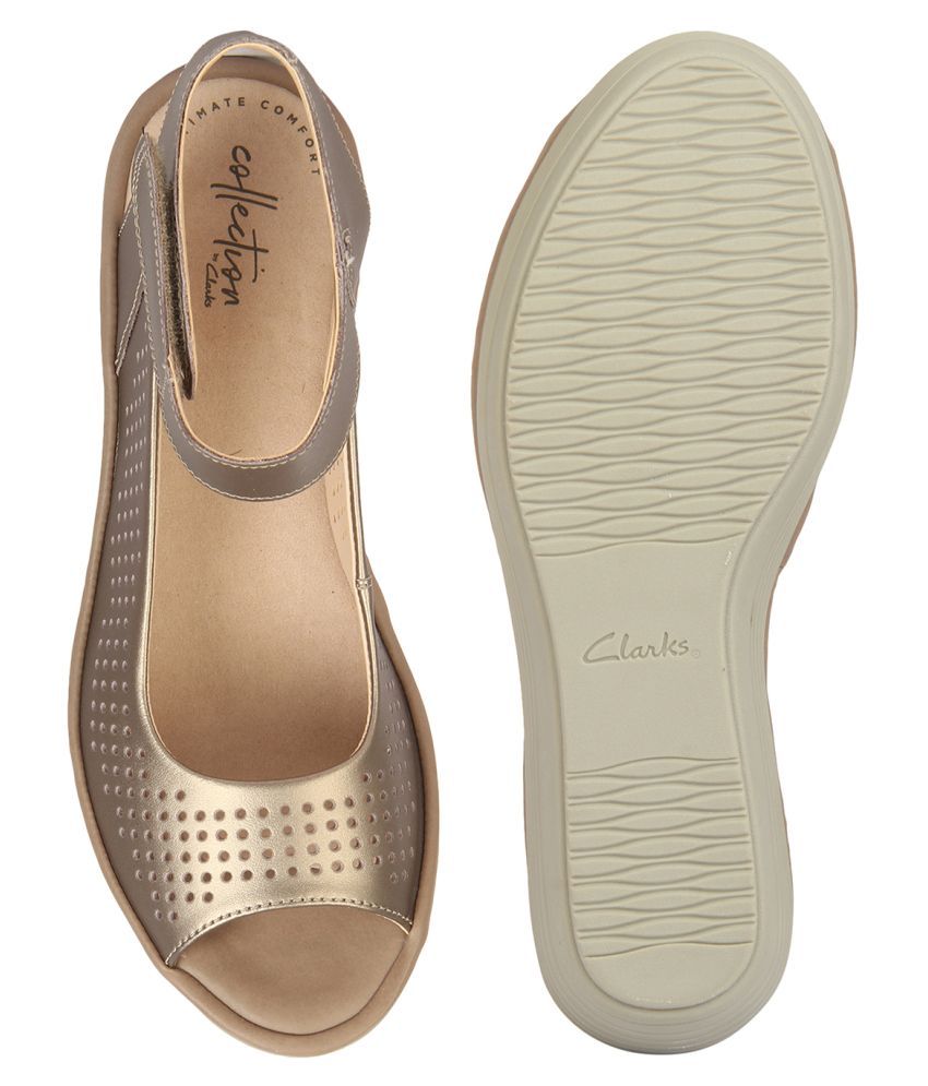 clarks gold heels