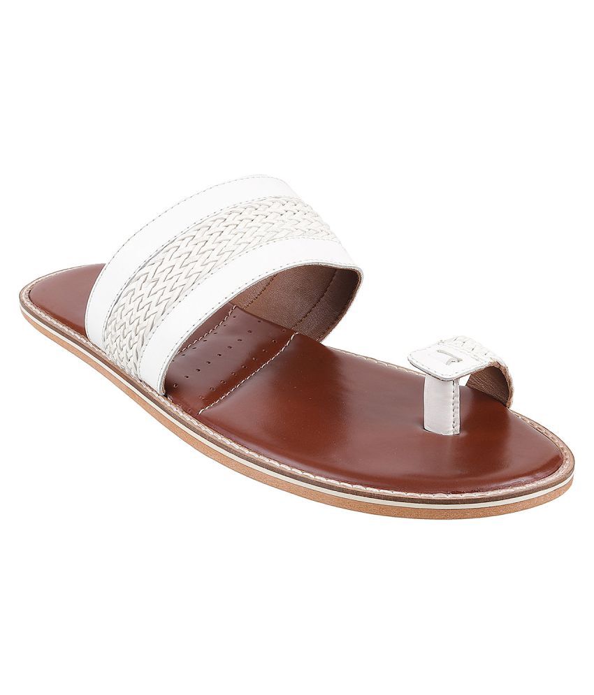flipkart mochi sandals