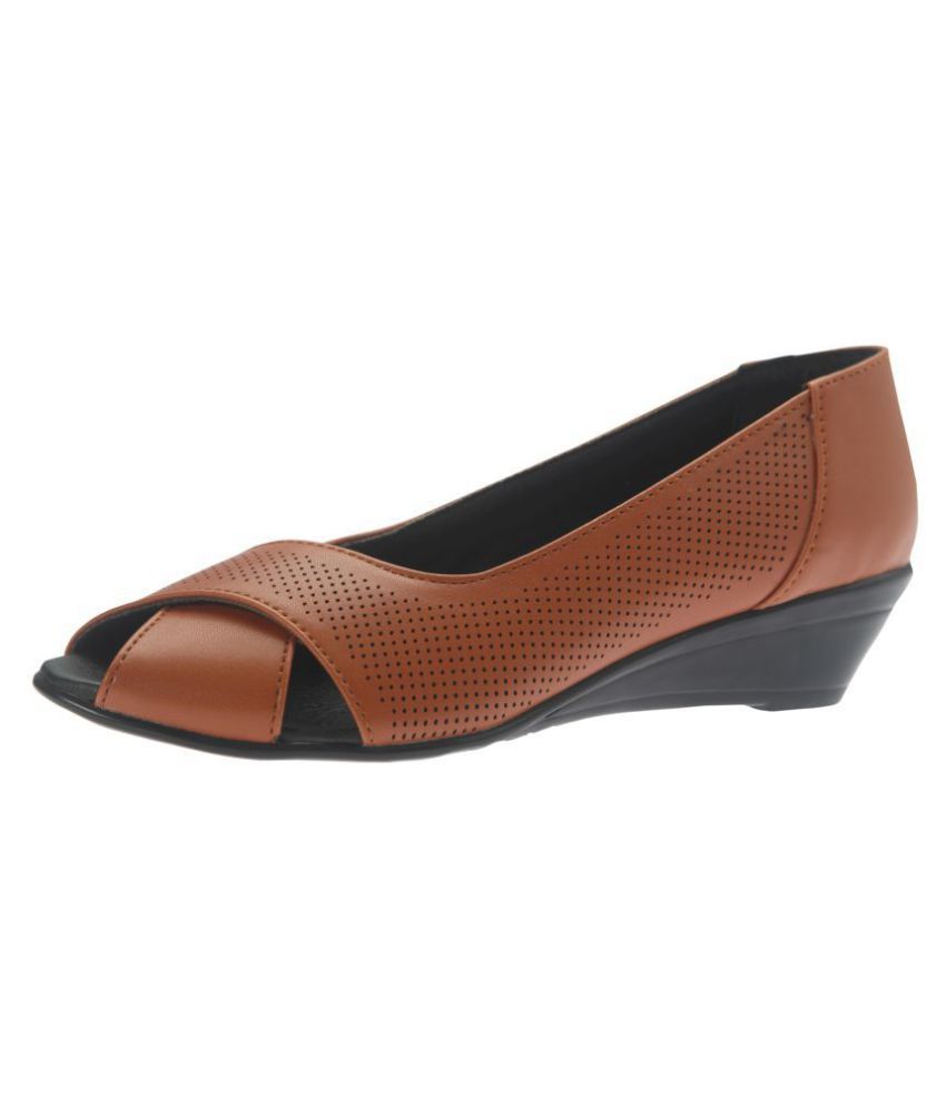tan leather ballerinas