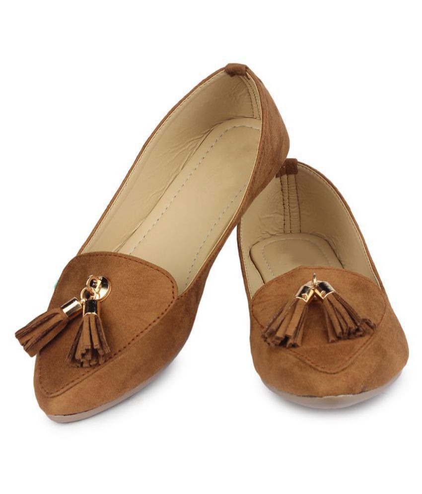 tan ballerinas