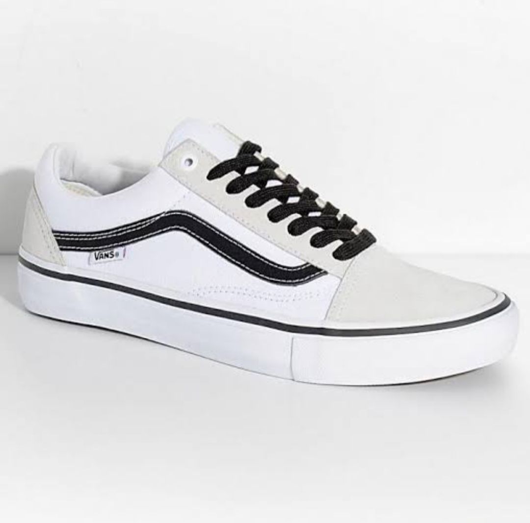 vans black e white old skool trainers