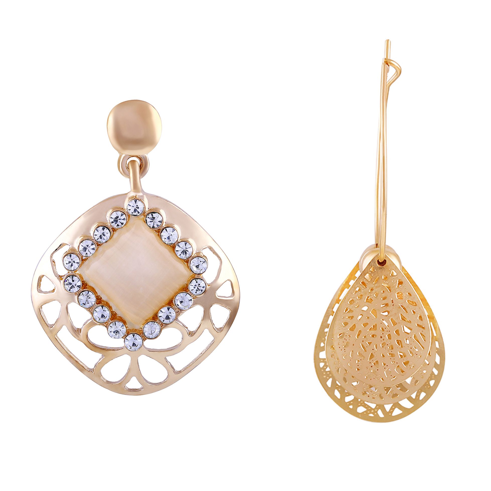     			Asmitta Stunning Gold-Toned Mismatch Dangle Earring