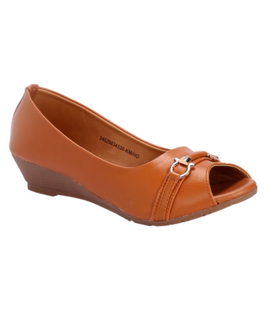 tan ballerinas