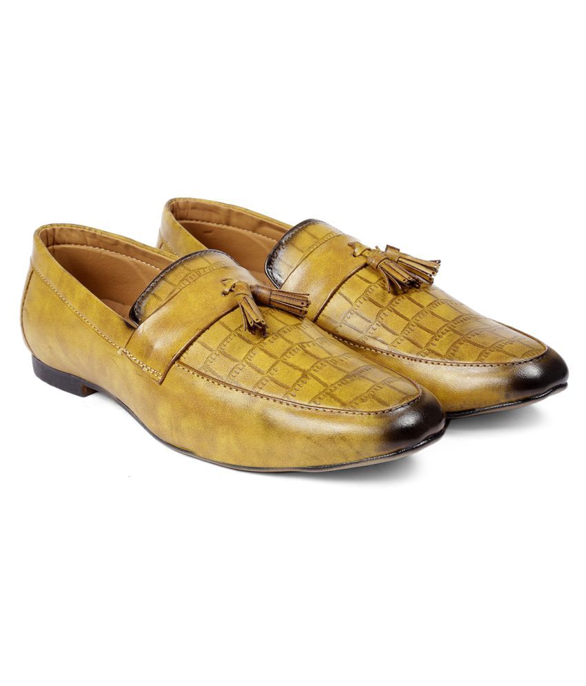     			YUVRATO BAXI Beige Loafers