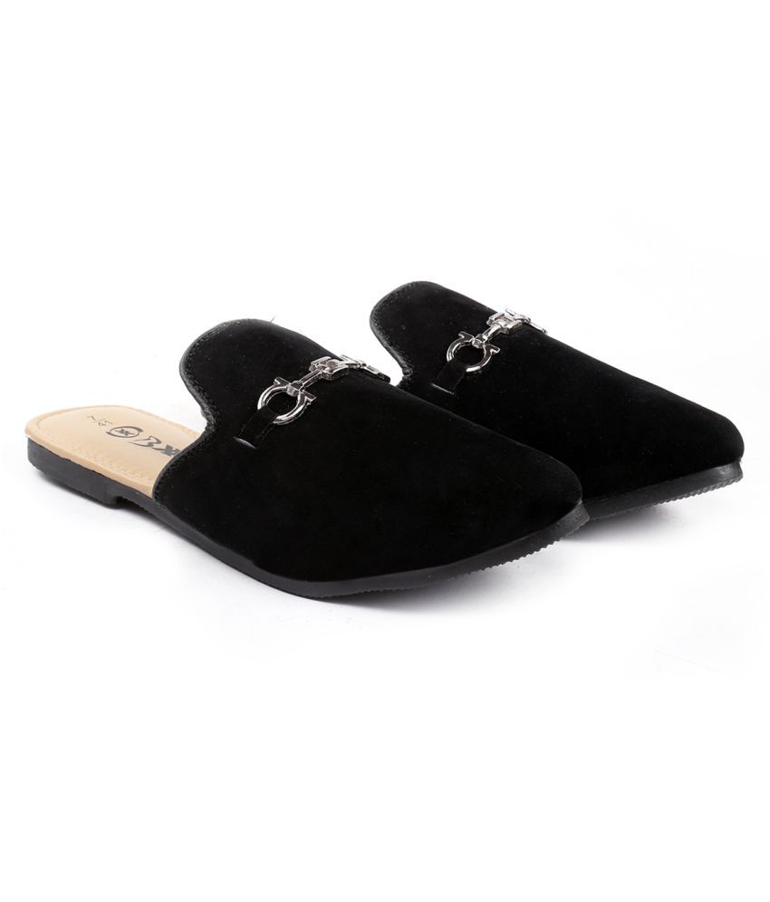     			YUVRATO BAXI Mules Black Casual Shoes