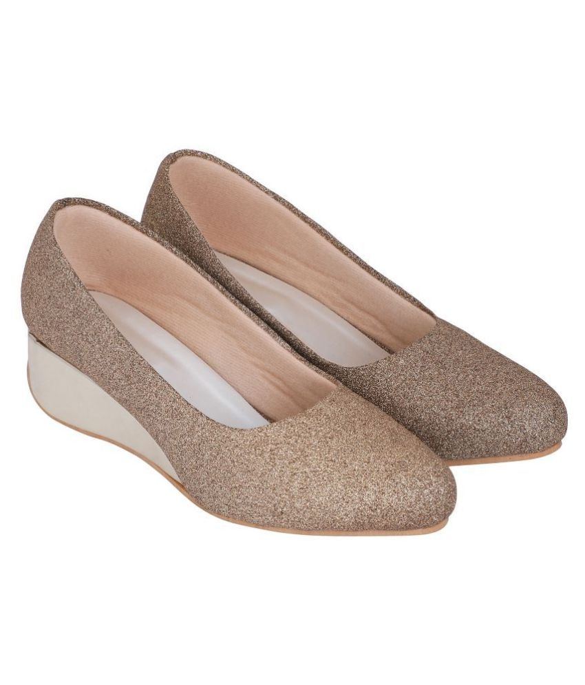 tan ballerinas