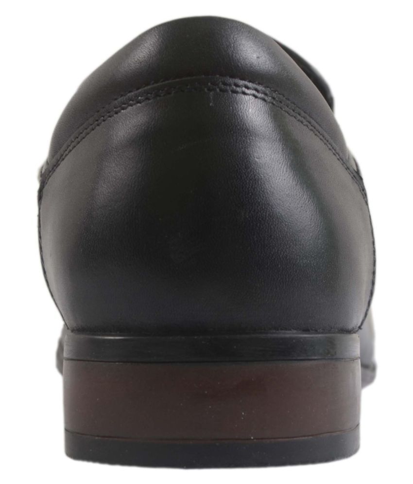 hitz leather chappals