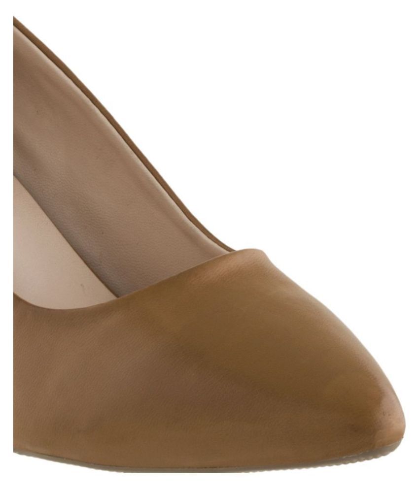 tan kitten heel shoes