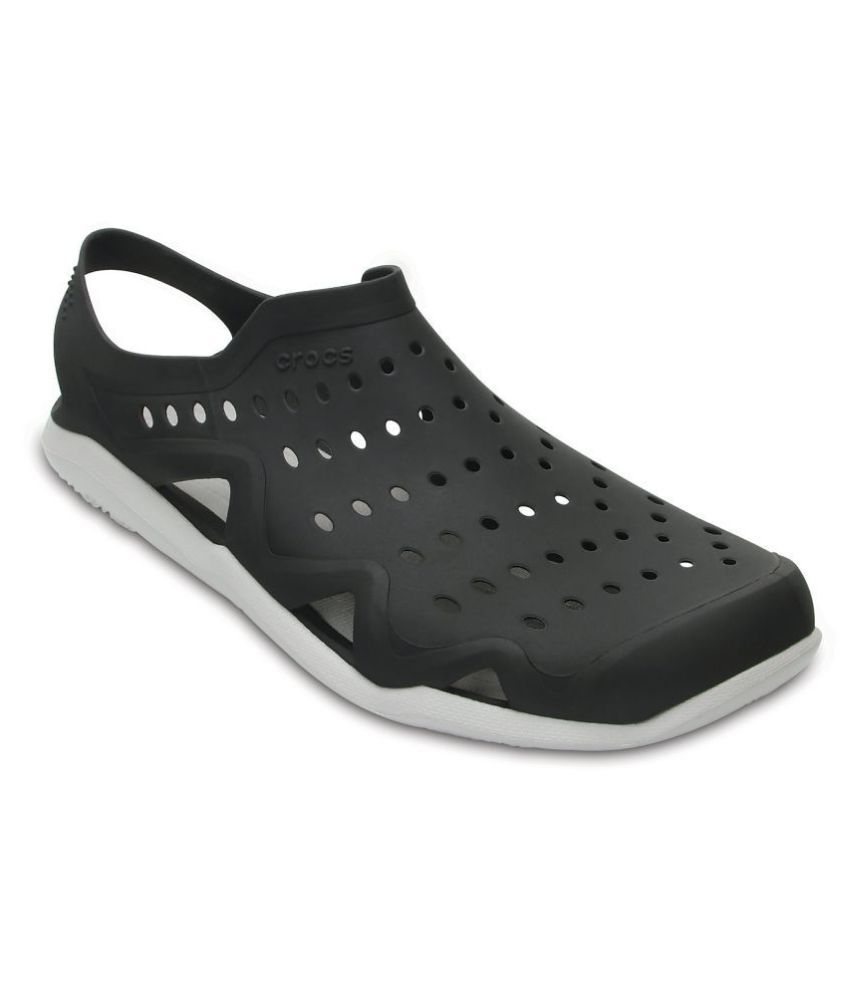 crocs active shoes