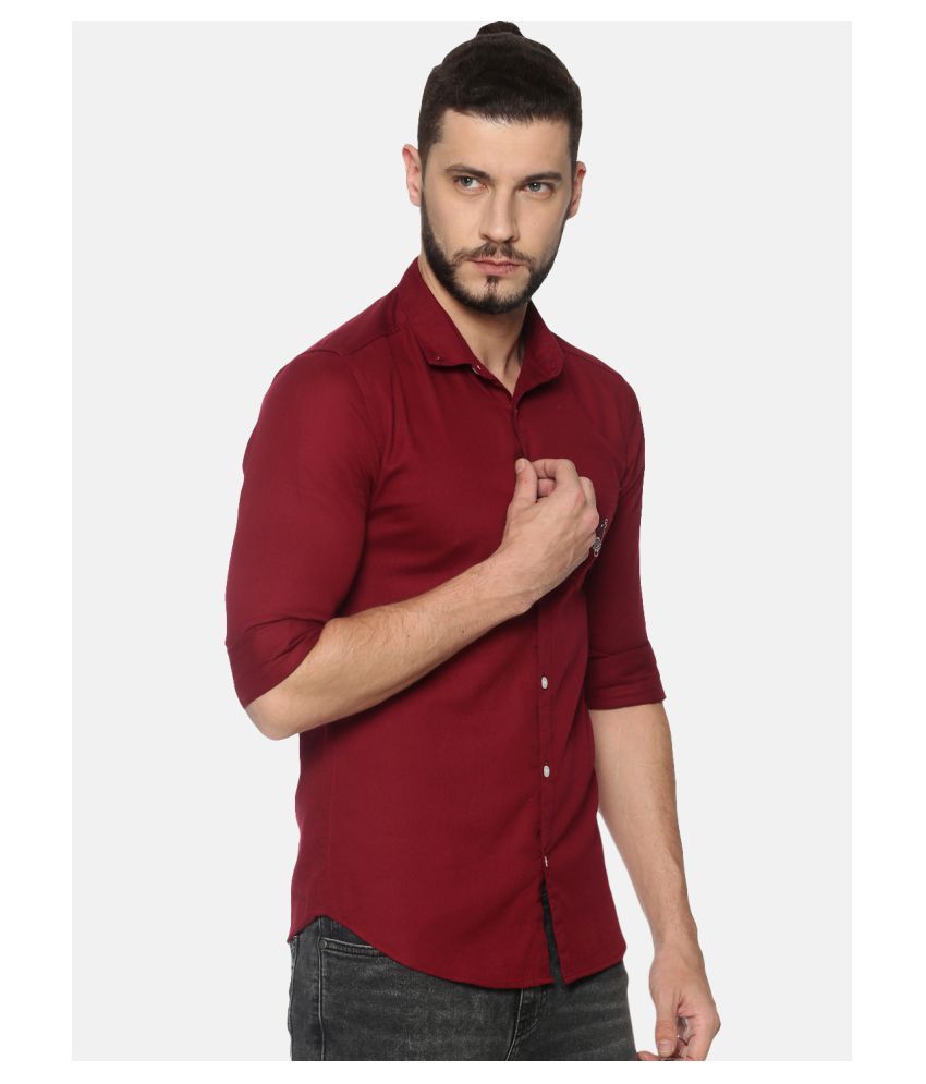 what to wear with a maroon shirt