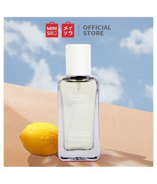 miniso dancing on seashore
