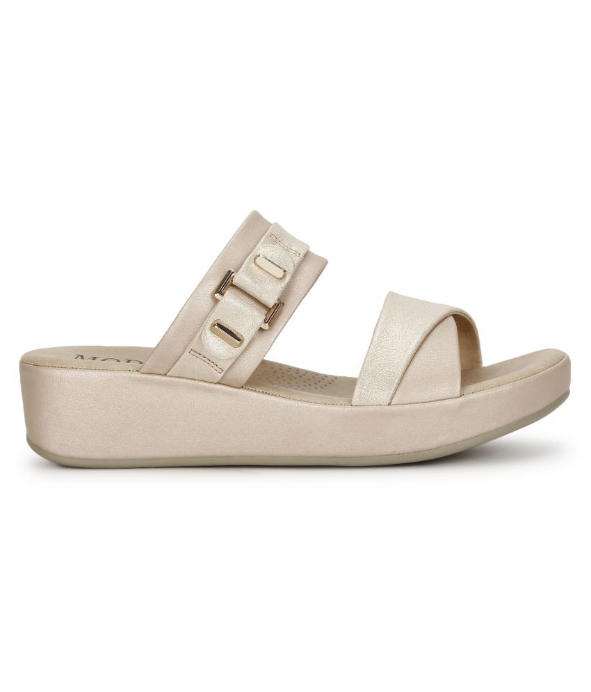 mode by red tape pumps