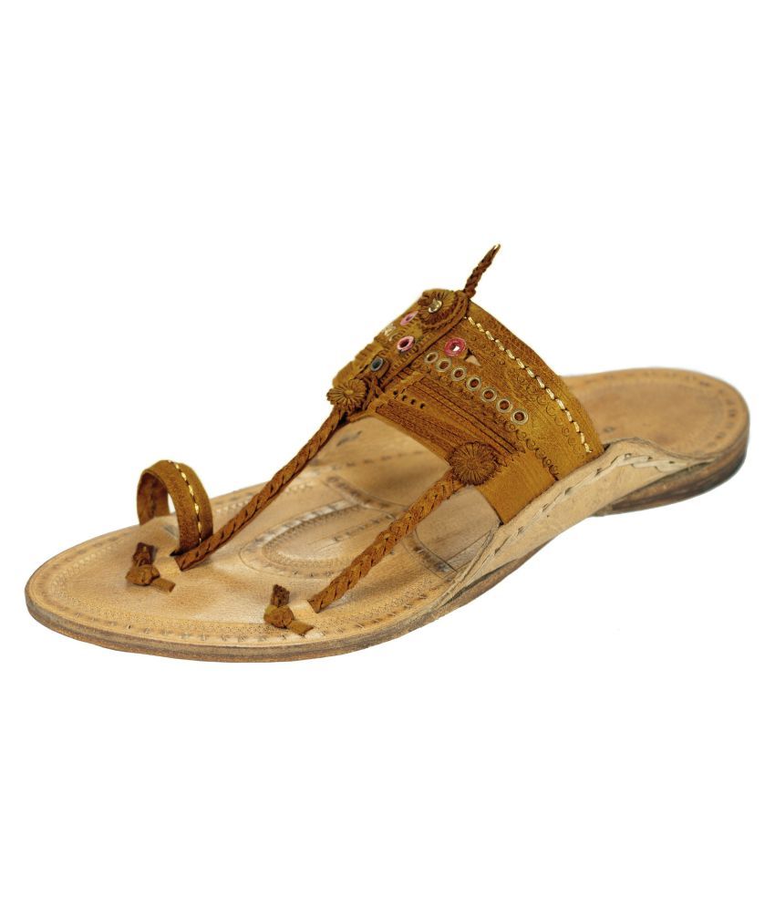 gold kolhapuri chappal