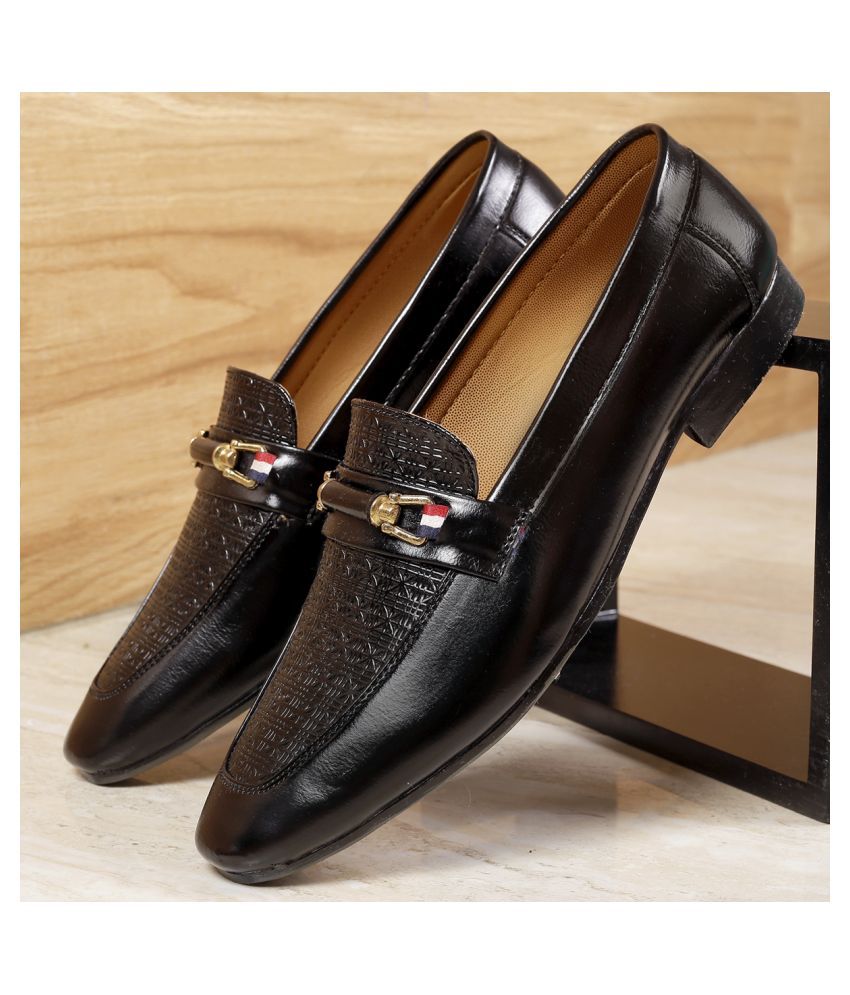     			YUVRATO BAXI Black Loafers