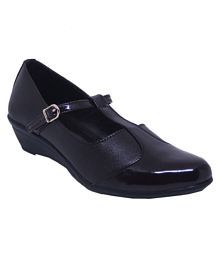 Ladies Shoes: Women Footwear Online @ 15% - 70% OFF at Snapdeal.com