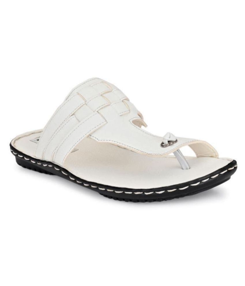 bucik chappals