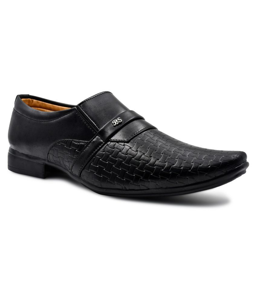     			Kwiclo Black Formal Shoes