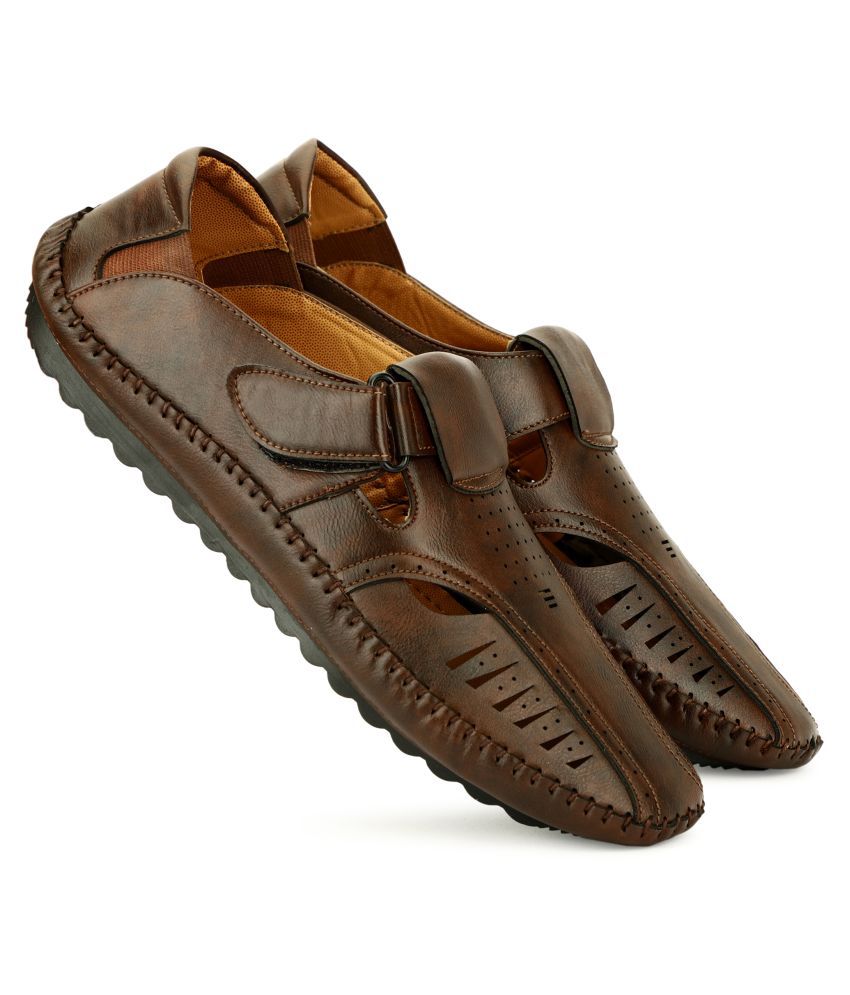    			Buxton Brown Synthetic Leather Sandals