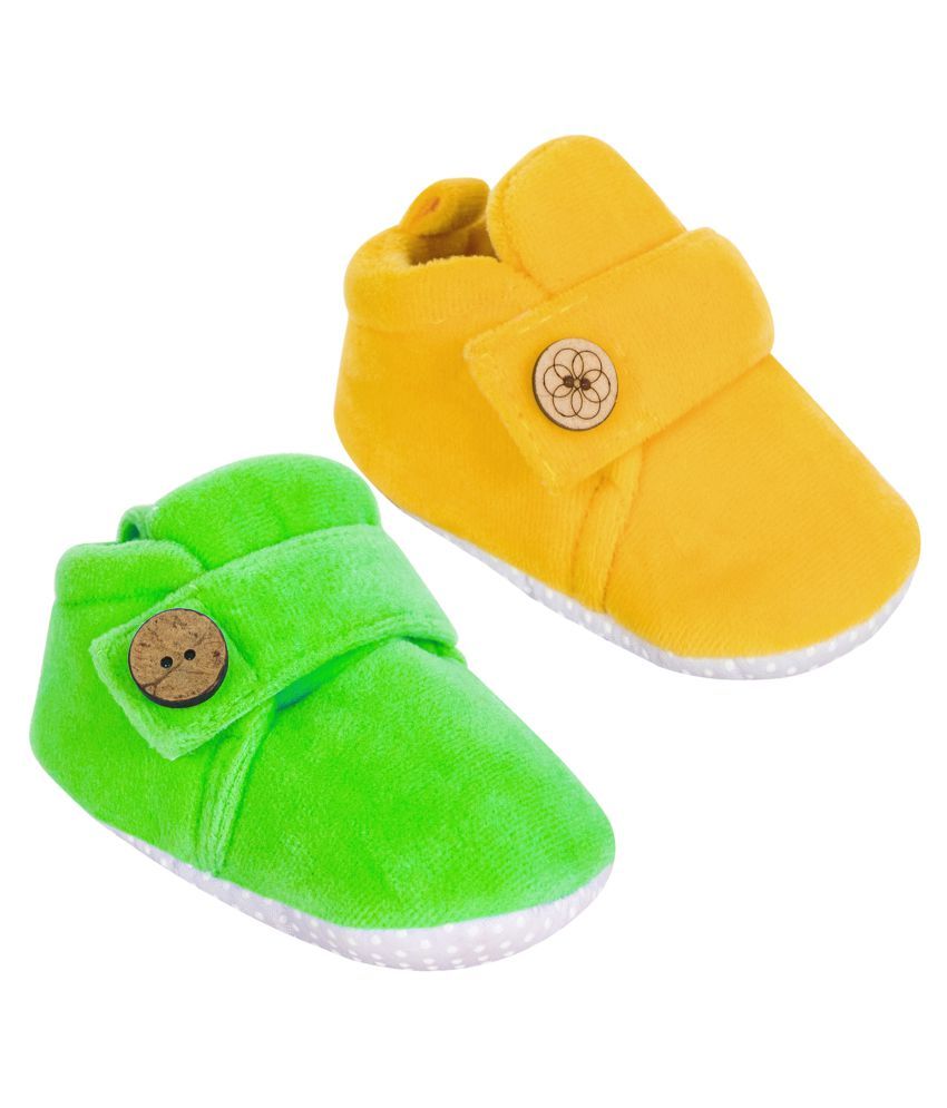     			Neska Moda Set Of 2 Pair Baby Boys & Baby Girls 6 To 9 Months Velvet Booties (Yellow,Green) -BT786andBT789