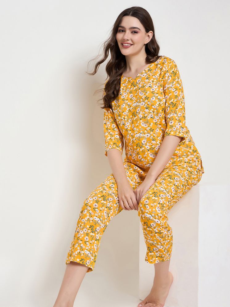     			Clovia Yellow Rayon Women's Nightwear Nightsuit Sets ( Pack of 1 )